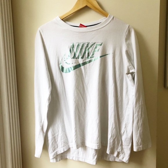 Nike Tops - 🌹Nike | Reflective Logo Long Sleeve Tee